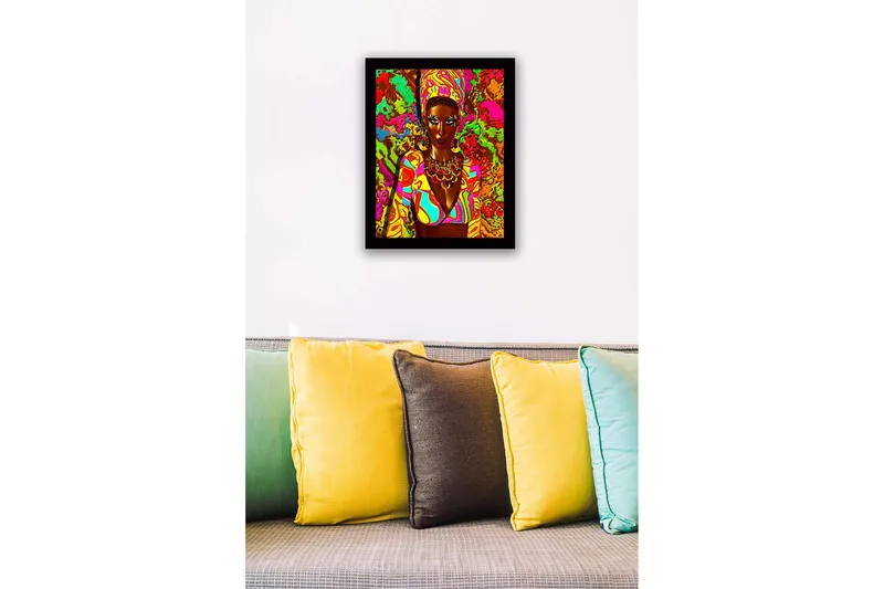 Inramad Canvastavla i trä - 41x56 cm - Färgglad porträtt av en kvinna med traditionella smycken och kläder - Rosa / Grön / Orange - Inredning - Tavlor & posters - Canvastavla