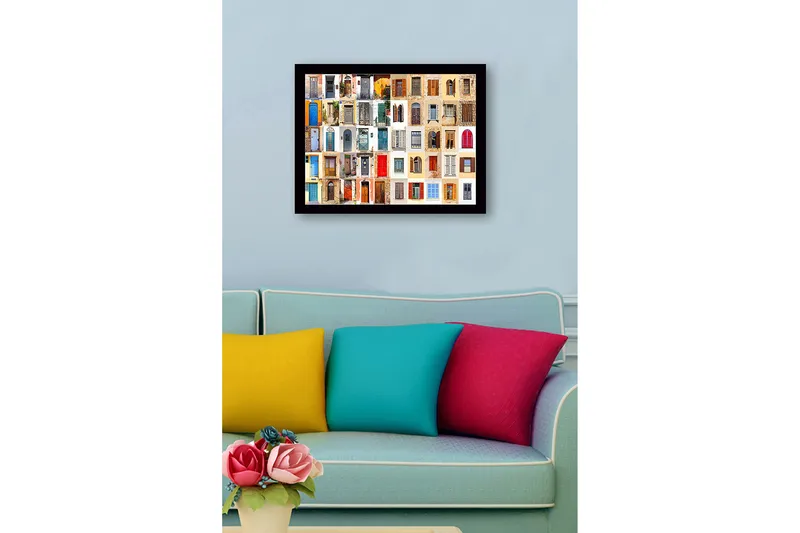 Inramad Canvastavla i trä - 41x56 cm - Färgglada dörrar och fönster i en mosaik av olika stilar - Blå / Röd / Beige - Inredning - Tavlor & posters - Canvastavla