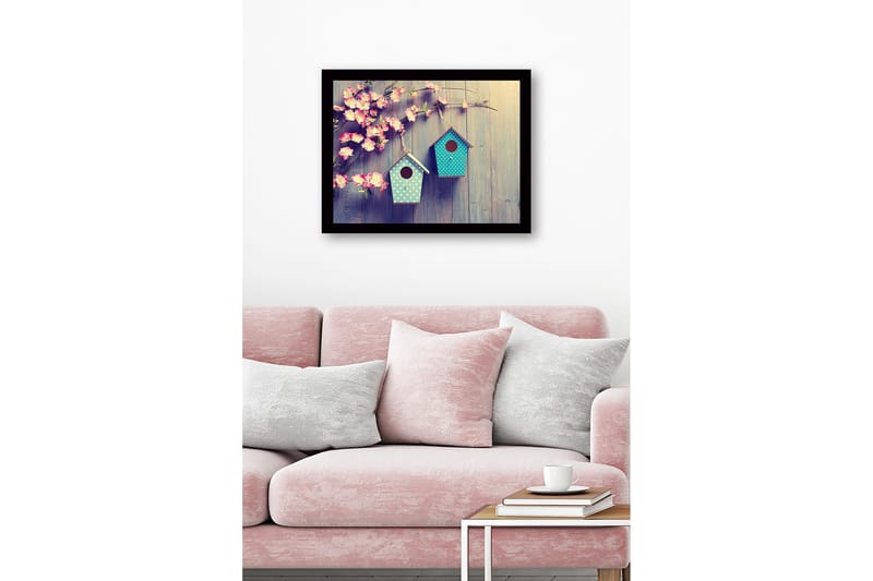 Inramad Canvastavla i trä - 41x56 cm - Färgglada fågelholkar hängande bland blommor - Rosa / Turkos - Inredning - Tavlor & posters - Canvastavla