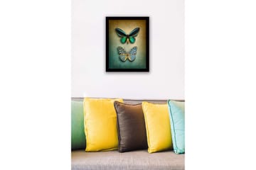 Inramad Canvastavla i trä - 41x56 cm - Färgglada fjärilar på en texturerad bakgrund - Grön / Blå / Beige - Inredning - Tavlor & posters - Canvastavla