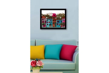 Inramad Canvastavla i trä - 41x56 cm - Färgglada hus i en stadsmiljö - Rosa / Turkos / Röd - Inredning - Tavlor & posters - Canvastavla