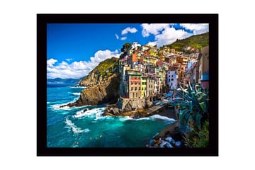 Inramad Canvastavla i trä - 41x56 cm - Färgglada hus vid en klippig kustlinje - Blå / Grön / Gul - Inredning - Tavlor & posters - Canvastavla