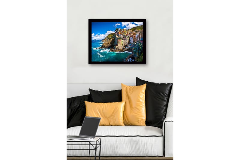 Inramad Canvastavla i trä - 41x56 cm - Färgglada hus vid en klippig kustlinje - Blå / Grön / Gul - Inredning - Tavlor & posters - Canvastavla