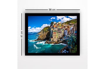 Inramad Canvastavla i trä - 41x56 cm - Färgglada hus vid en klippig kustlinje - Blå / Grön / Gul - Inredning - Tavlor & posters - Canvastavla