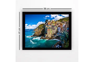 Inramad Canvastavla i trä - 41x56 cm - Färgglada hus vid en klippig kustlinje - Blå / Grön / Gul - Inredning - Tavlor & posters - Canvastavla