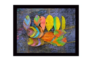 Inramad Canvastavla i trä - 41x56 cm - Färgglada löv arrangerade på en mörk bakgrund - Gul / Lila / Grön - Inredning - Tavlor & posters - Canvastavla