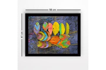 Inramad Canvastavla i trä - 41x56 cm - Färgglada löv arrangerade på en mörk bakgrund - Gul / Lila / Grön - Inredning - Tavlor & posters - Canvastavla