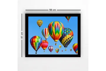 Inramad Canvastavla i trä - 41x56 cm - Färgglada luftballonger som svävar över en klarblå himmel - Röd / Grön / Gul - Inredning - Tavlor & posters - Canvastavla