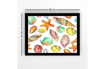 Inramad Canvastavla i trä - 41x56 cm - Färgglada snäckor och sjöstjärnor i en lekfull komposition - Gul / Orange / Grön - Inredning - Tavlor & posters - Canvastavla