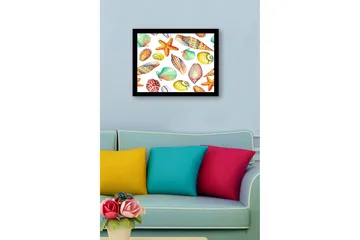 Inramad Canvastavla i trä - 41x56 cm - Färgglada snäckor och sjöstjärnor i en lekfull komposition - Gul / Orange / Grön - Inredning - Tavlor & posters - Canvastavla