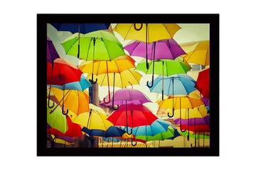 Inramad Canvastavla i trä - 41x56 cm - Färgglada paraplyer som svävar över en stadsmiljö - Gul / Grön / Röd - Inredning - Tavlor & posters - Canvastavla