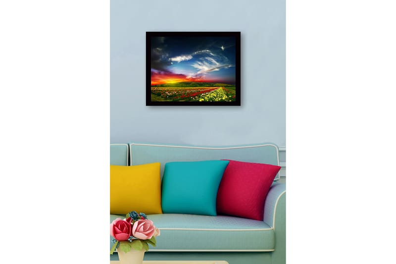 Inramad Canvastavla i trä - 41x56 cm - Färgrik blomsteräng under en dramatisk solnedgång - Röd / Gul / Grön - Inredning - Tavlor & posters - Canvastavla