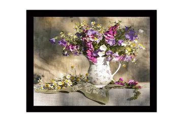 Inramad Canvastavla i trä - 41x56 cm - Färgrik bukett av blommor i en keramikkanna - Lila / Vit / Gul - Inredning - Tavlor & posters - Canvastavla