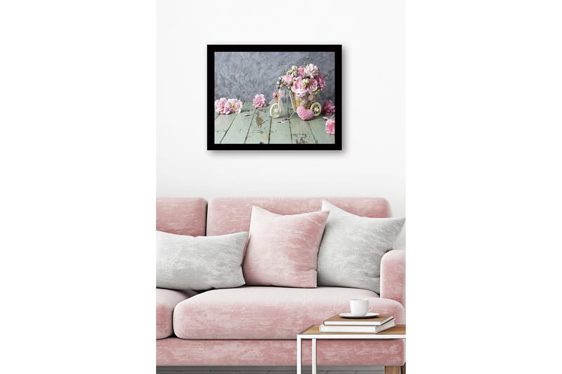 Inramad Canvastavla i trä - 41x56 cm - Färgrik bukett av blommor i en korg på en träyta - Rosa / Grön / Beige - Inredning - Tavlor & posters - Canvastavla