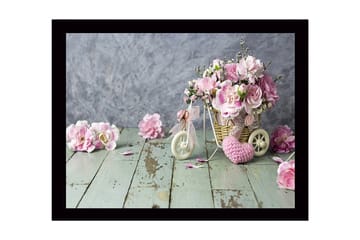 Inramad Canvastavla i trä - 41x56 cm - Färgrik bukett av blommor i en korg på en träyta - Rosa / Grön / Beige - Inredning - Tavlor & posters - Canvastavla