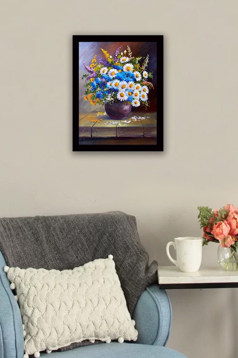 Inramad Canvastavla i trä - 41x56 cm - Färgrik bukett av blommor i en vas - Blå / Vit / Gul - Inredning - Tavlor & posters - Canvastavla
