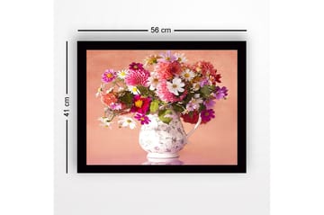 Inramad Canvastavla i trä - 41x56 cm - Färgrik bukett av blommor i en porslinskanna - Rosa / Vit / Grön - Inredning - Tavlor & posters - Canvastavla