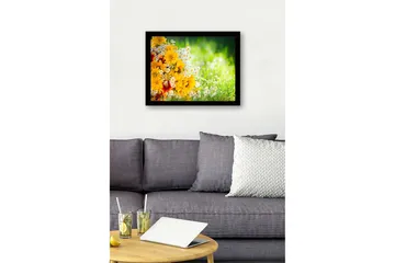 Inramad Canvastavla i trä - 41x56 cm - Färgrik bukett av blommor i gult och vitt - Gult / Vitt - Inredning - Tavlor & posters - Canvastavla