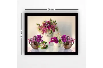 Inramad Canvastavla i trä - 41x56 cm - Färgrik bukett av blommor i olika nyanser av lila och vitt - Lila / Vit - Inredning - Tavlor & posters - Canvastavla