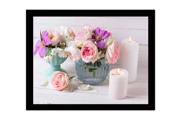 Inramad Canvastavla i trä - 41x56 cm - Färgrik bukett av blommor i olika nyanser - Rosa / Lila / Vit - Inredning - Tavlor & posters - Canvastavla