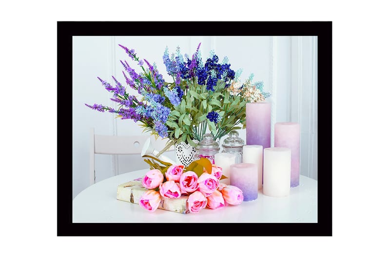 Inramad Canvastavla i trä - 41x56 cm - Färgrik bukett av blommor med ljusa ljus och dekorationer - Lila / Rosa / Grön - Inredning - Tavlor & posters - Canvastavla