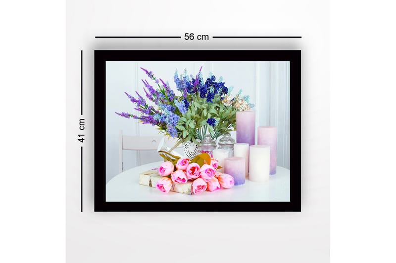 Inramad Canvastavla i trä - 41x56 cm - Färgrik bukett av blommor med ljusa ljus och dekorationer - Lila / Rosa / Grön - Inredning - Tavlor & posters - Canvastavla