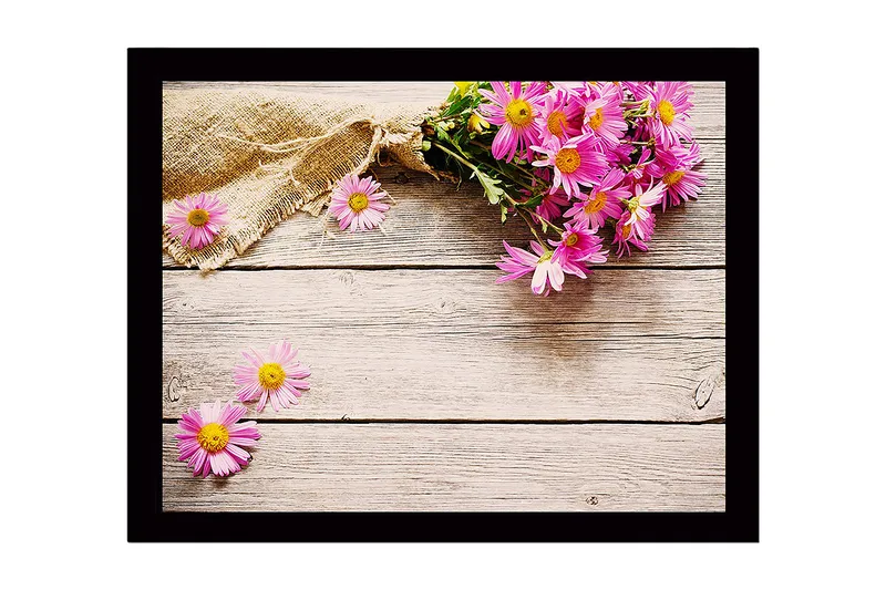 Inramad Canvastavla i trä - 41x56 cm - Färgrik bukett av blommor på en träyta - Rosa / Gult / Brunt - Inredning - Tavlor & posters - Canvastavla