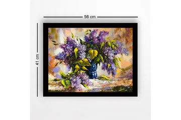 Inramad Canvastavla i trä - 41x56 cm - Färgrik bukett av syrenblommor i en blå vas - Lila / Grön / Blå - Inredning - Tavlor & posters - Canvastavla