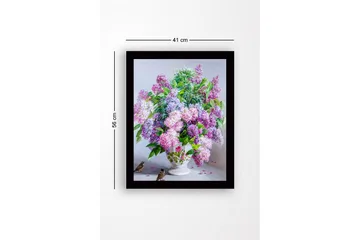 Inramad Canvastavla i trä - 41x56 cm - Färgrik bukett av syrenblommor i en vacker vas - Lila / Grön / Vit - Inredning - Tavlor & posters - Canvastavla