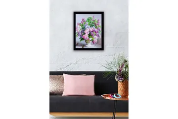 Inramad Canvastavla i trä - 41x56 cm - Färgrik bukett av syrenblommor i en vacker vas - Lila / Grön / Vit - Inredning - Tavlor & posters - Canvastavla