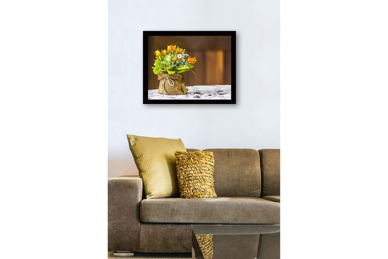 Inramad Canvastavla i trä - 41x56 cm - Färgrik bukett av tulpaner i en juteväska - Orange / Grön / Vit - Inredning - Tavlor & posters - Canvastavla