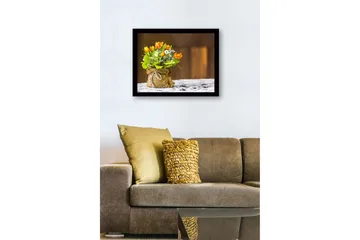 Inramad Canvastavla i trä - 41x56 cm - Färgrik bukett av tulpaner i en juteväska - Orange / Grön / Vit - Inredning - Tavlor & posters - Canvastavla
