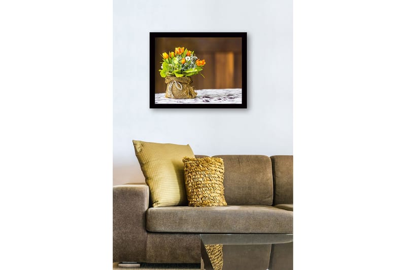 Inramad Canvastavla i trä - 41x56 cm - Färgrik bukett av tulpaner i en juteväska - Orange / Grön / Vit - Inredning - Tavlor & posters - Canvastavla