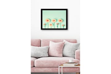 Inramad Canvastavla i trä - 41x56 cm - Färgrik rad av blommor med gerbera och nejlika - Ljusorange / Grön / Mintgrön - Inredning - Tavlor & posters - Canvastavla