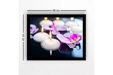 Inramad Canvastavla i trä - 41x56 cm - Flytande ljus och orkidéer i harmonisk samverkan - Vit / Lila - Inredning - Tavlor & posters - Canvastavla