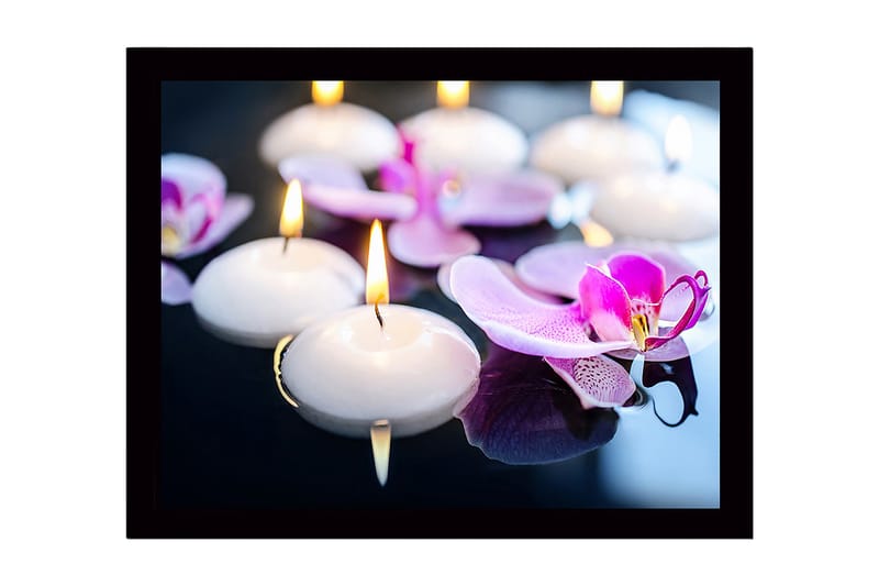 Inramad Canvastavla i trä - 41x56 cm - Flytande ljus och orkidéer i harmonisk samverkan - Vit / Lila - Inredning - Tavlor & posters - Canvastavla