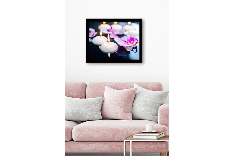 Inramad Canvastavla i trä - 41x56 cm - Flytande ljus och orkidéer i harmonisk samverkan - Vit / Lila - Inredning - Tavlor & posters - Canvastavla
