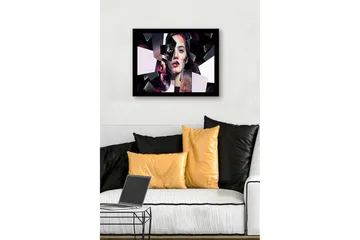 Inramad Canvastavla i trä - 41x56 cm - Fragmenterad porträtt av en kvinna med geometriska former - Svart / Rosa / Ljusblå - Inredning - Tavlor & posters - Canvastavla