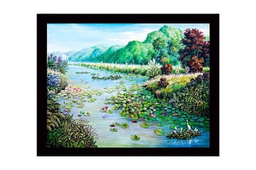 Inramad Canvastavla i trä - 41x56 cm - Fridfull sjölandskap med näckrosor och omgivande grönska - Grön / Blå / Rosa - Inredning - Tavlor & posters - Canvastavla