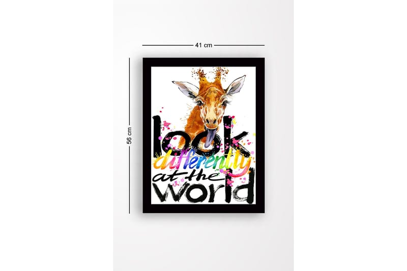Inramad Canvastavla i trä - 41x56 cm - Giraff med utstickande tunga och färgglad text - Orange / Svart / Rosa - Inredning - Tavlor & posters - Canvastavla