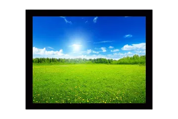 Inramad Canvastavla i trä - 41x56 cm - Grön äng under en klarblå himmel med vita moln - Grön / Blå / Vit - Inredning - Tavlor & posters - Canvastavla