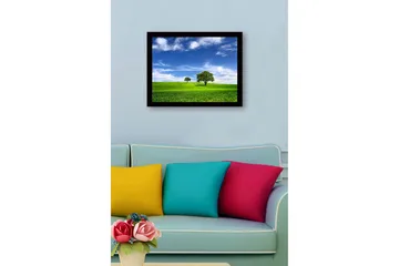 Inramad Canvastavla i trä - 41x56 cm - Grönskande landskap med två träd under en blå himmel - Grön / Blå - Inredning - Tavlor & posters - Canvastavla