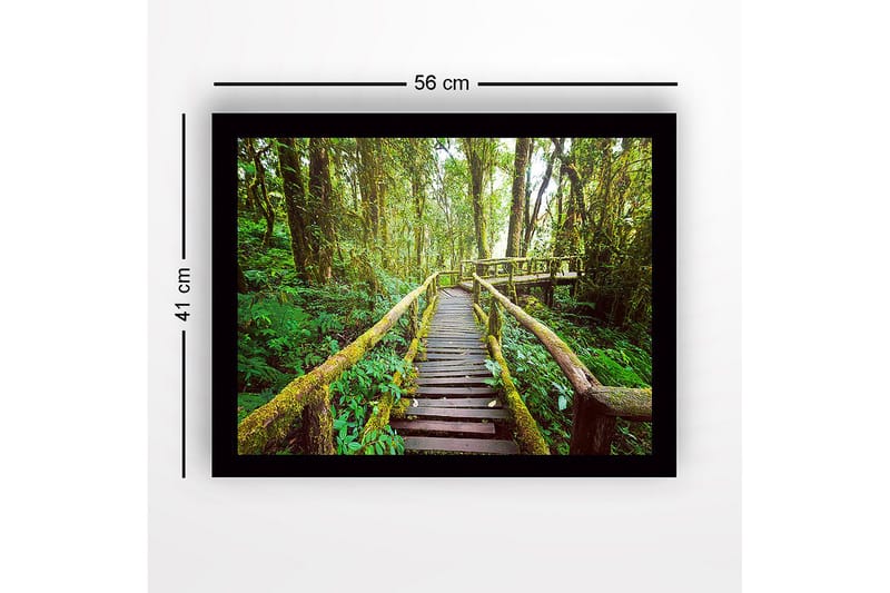 Inramad Canvastavla i trä - 41x56 cm - Grönskande skogsstig med träbroar - Grön / Brun / Gulgrön - Inredning - Tavlor & posters - Canvastavla