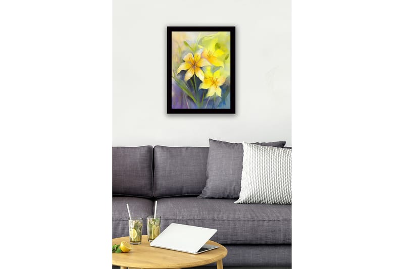 Inramad Canvastavla i trä - 41x56 cm - Gula liljor i en mjuk och drömlik komposition - Gul / Grön / Lila - Inredning - Tavlor & posters - Canvastavla
