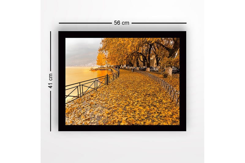 Inramad Canvastavla i trä - 41x56 cm - Gyllene höstlandskap vid en sjö med löv på marken - Guldorange / Mörkgul / Grå - Inredning - Tavlor & posters - Canvastavla