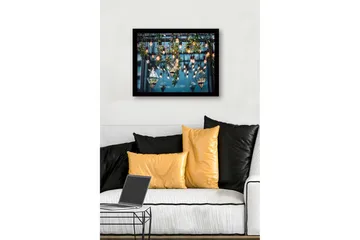 Inramad Canvastavla i trä - 41x56 cm - Hängande glaskärl med växter och ljuskällor - Grön / Svart / Guld - Inredning - Tavlor & posters - Canvastavla