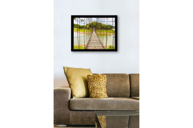 Inramad Canvastavla i trä - 41x56 cm - Hängbro som sträcker sig över en stilla sjö - Grön / Brun / Blå - Inredning - Tavlor & posters - Canvastavla