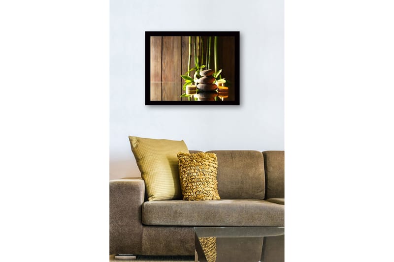 Inramad Canvastavla i trä - 41x56 cm - Harmonisk sammansättning av stenar och bambu med ljuslyktor - Grå / Grön / Beige - Inredning - Tavlor & posters - Canvastavla