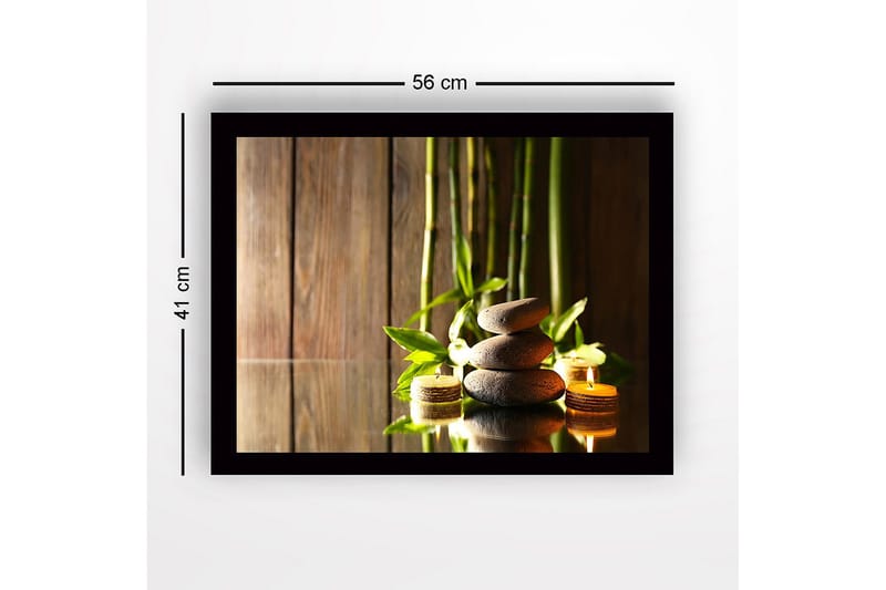 Inramad Canvastavla i trä - 41x56 cm - Harmonisk sammansättning av stenar och bambu med ljuslyktor - Grå / Grön / Beige - Inredning - Tavlor & posters - Canvastavla