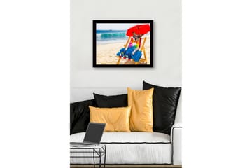 Inramad Canvastavla i trä - 41x56 cm - Hund som kopplar av på stranden i solstol med solglasögon och parasoll - Röd / Blå / Gul - Inredning - Tavlor & posters - Canvastavla